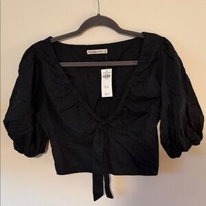 NWT Abercrombie & Fitch Cropped Black Puff Sleeve Blouse